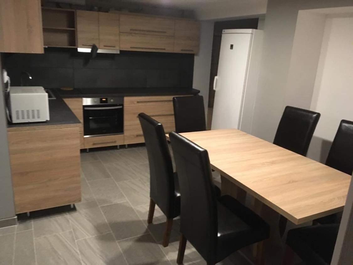 Beregi Apartman Tiszaújváros Eksteriør billede